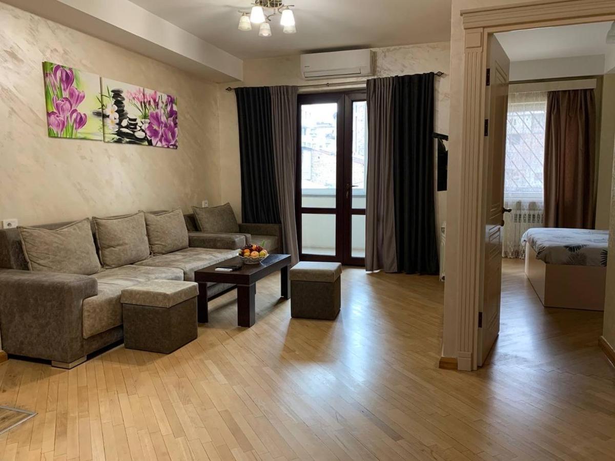 Comfortable Apartment In Center Yerevan Exterior photo